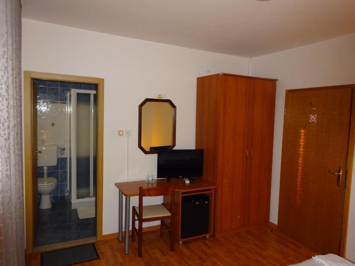 Rooms Kapelj Postojna Bagian luar foto