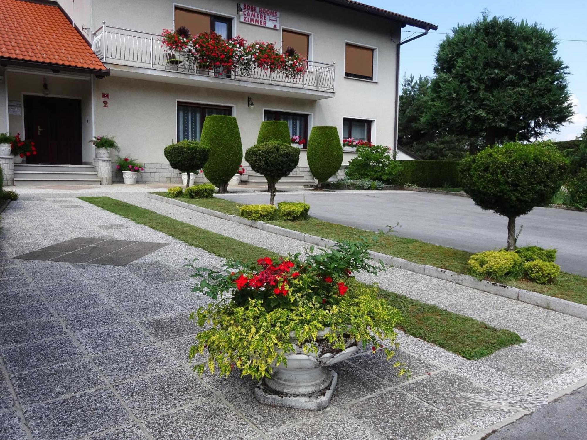 Rooms Kapelj Postojna Bagian luar foto
